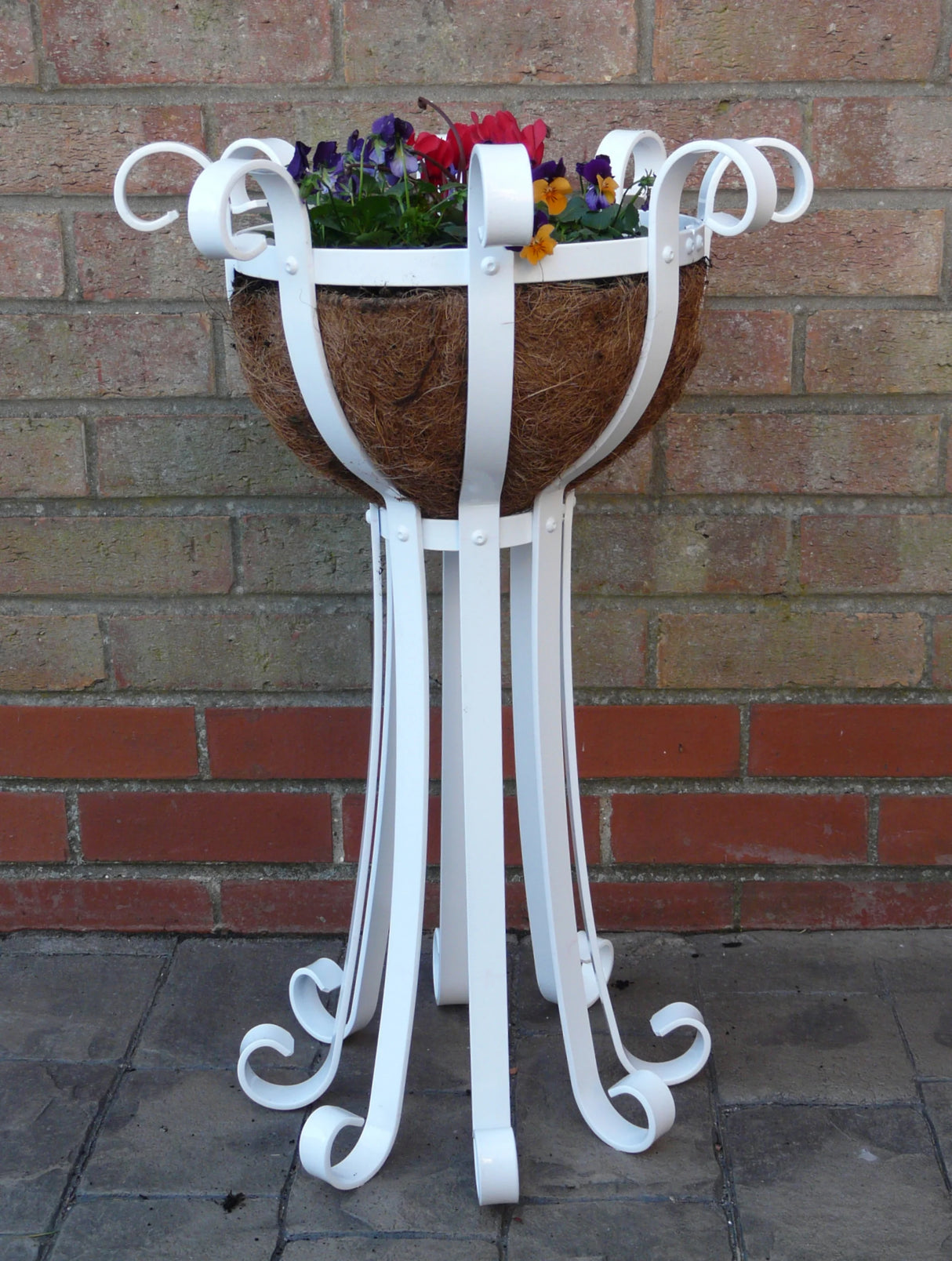 Free Instructions - How to Make CAULDRON PLANTER Project