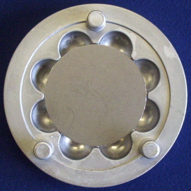 Step 2 in fluting a tray. Blank flat plain disc (our DP2 or DP2withHole) sits in female part of FD1 set ready for male part to be placed over