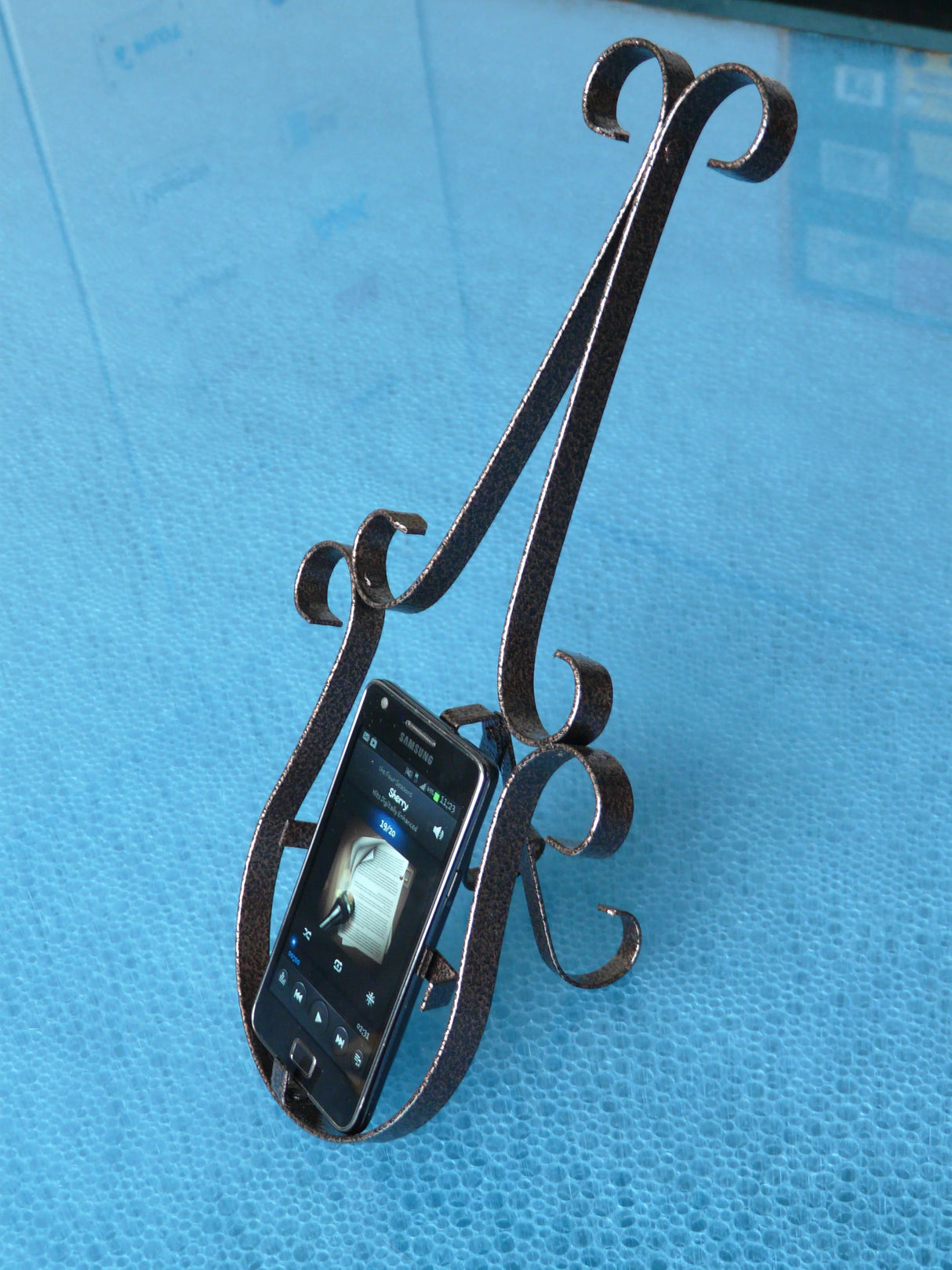 Free Instructions - How to Make GUITAR MOBILE CELL PHONE HOLDER Project