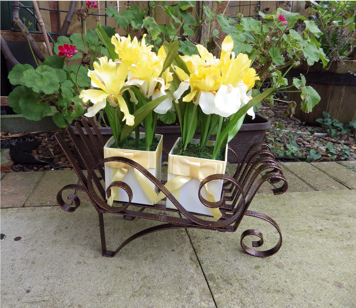 Free Instructions - How to Make WHEEL BARROW CENTERPIECE Project